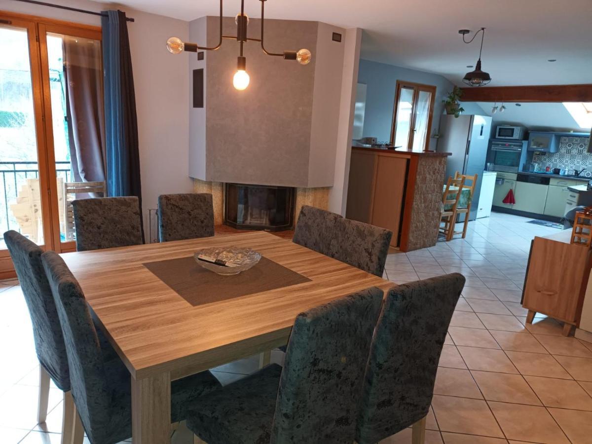 Apartamento Au Pied Des Montagnes. Saint-Jean-de-Maurienne Exterior foto
