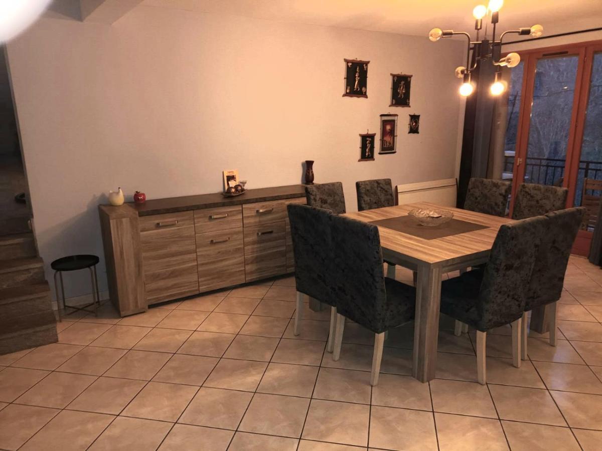 Apartamento Au Pied Des Montagnes. Saint-Jean-de-Maurienne Exterior foto