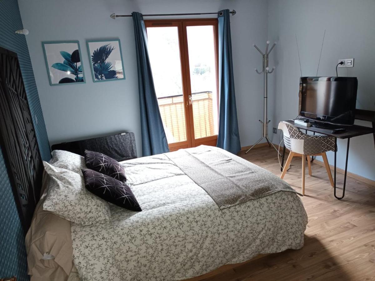 Apartamento Au Pied Des Montagnes. Saint-Jean-de-Maurienne Exterior foto
